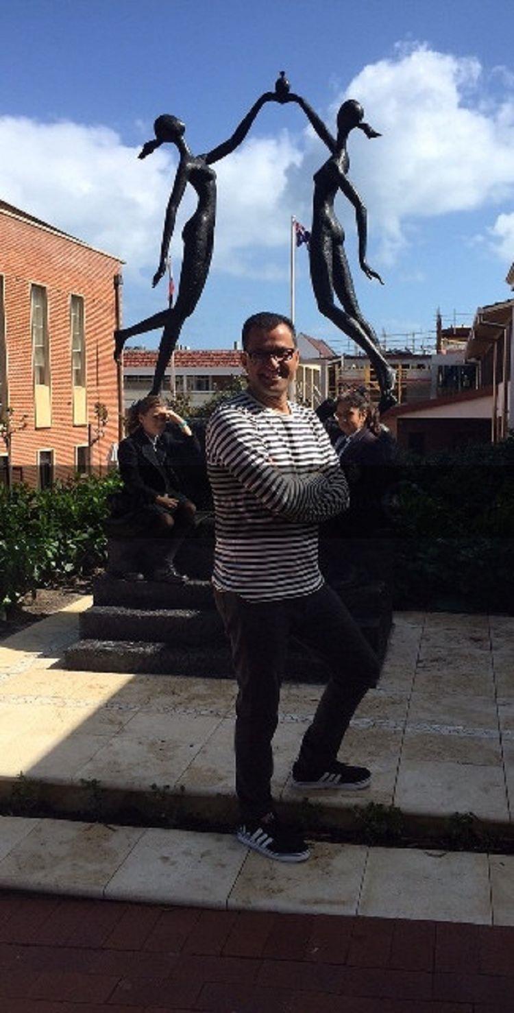 Bronzana livnica umetnika-Silikonska bronzana statua-skulptura-za-školu-Known-artist-Ayad-