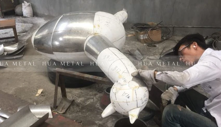 painted-stainless-steel-sculpture-fabrication